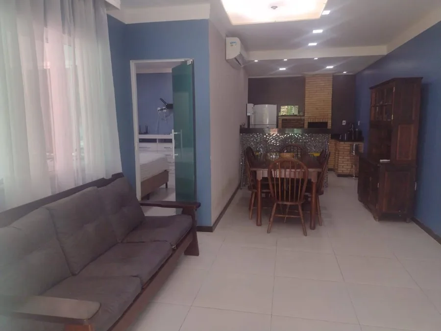 Sala de estar da Casa de Praia Saquarema com sofás