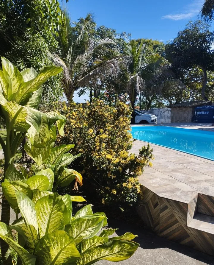 Jardim da Casa de Praia Saquarema com vista para a piscina